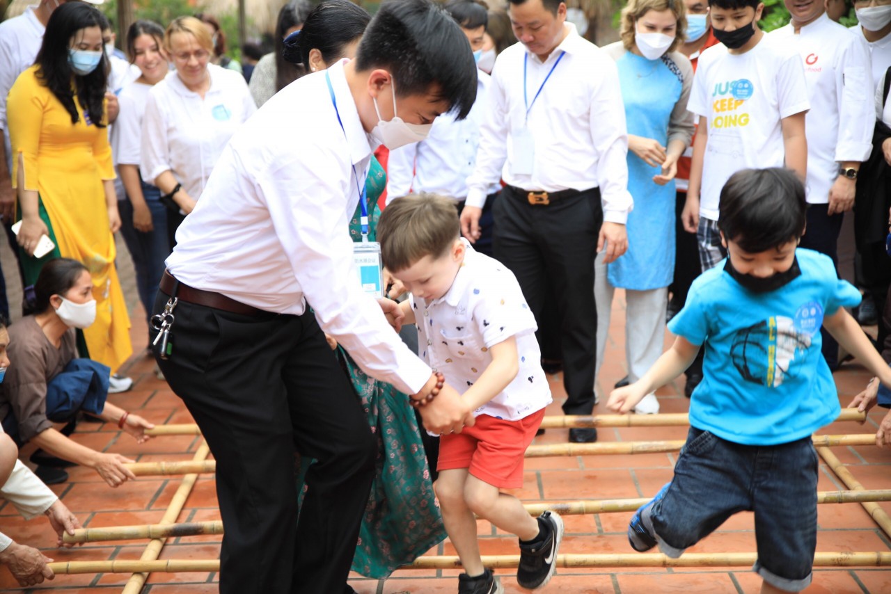 Vietnamese culture impresses international friends